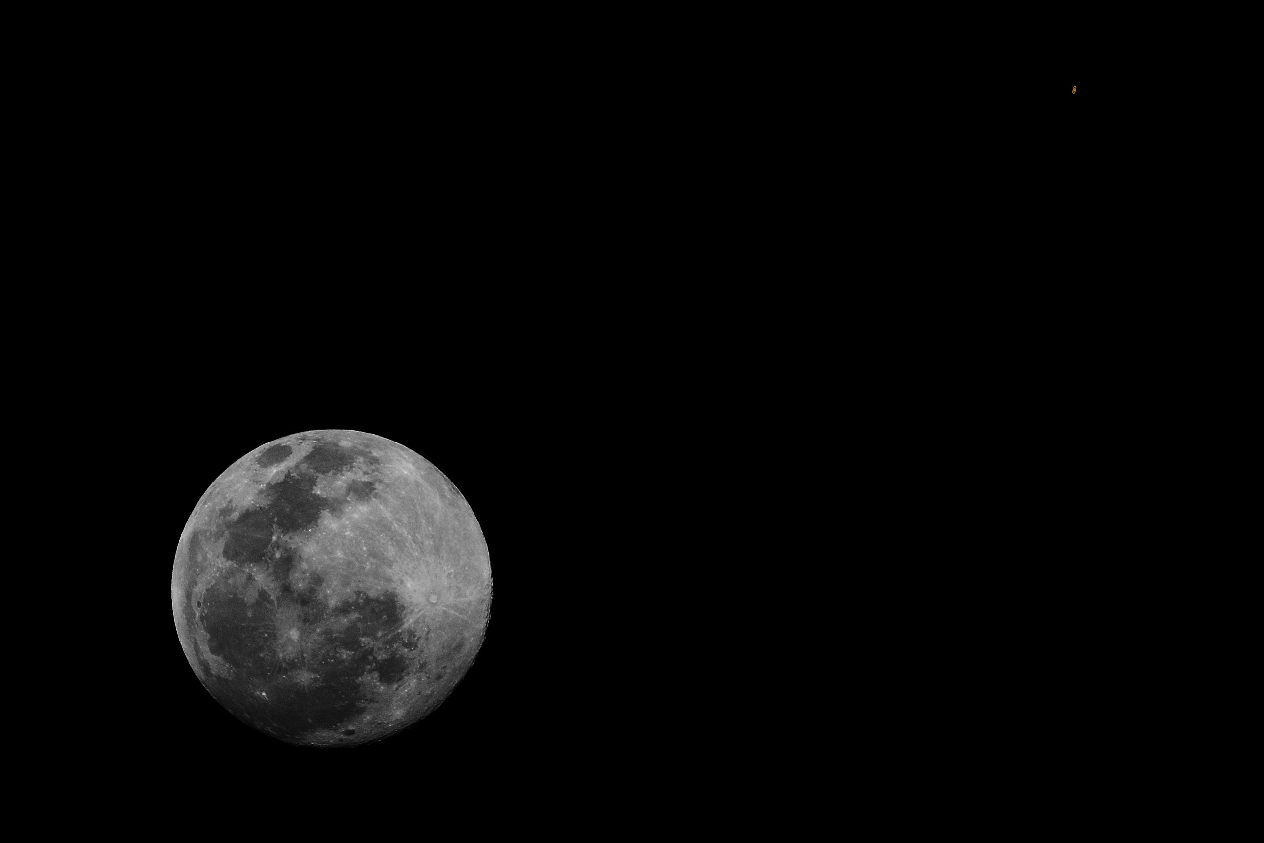 Conjuncion Luna y Saturno_01052015_70D_400mmED